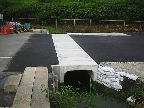 写真：蟹江水路・駐車場工事　水路工事完了